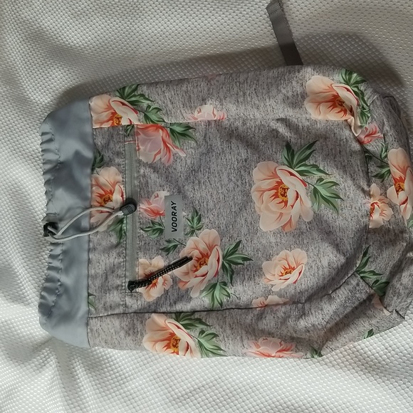 VOORAY FLORAL BACKPACK IN GREY & PINK - Picture 1 of 7